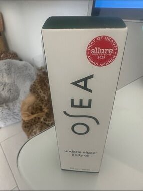 Sea Undaria Algae Body Oil - White and Dark Green Packaging